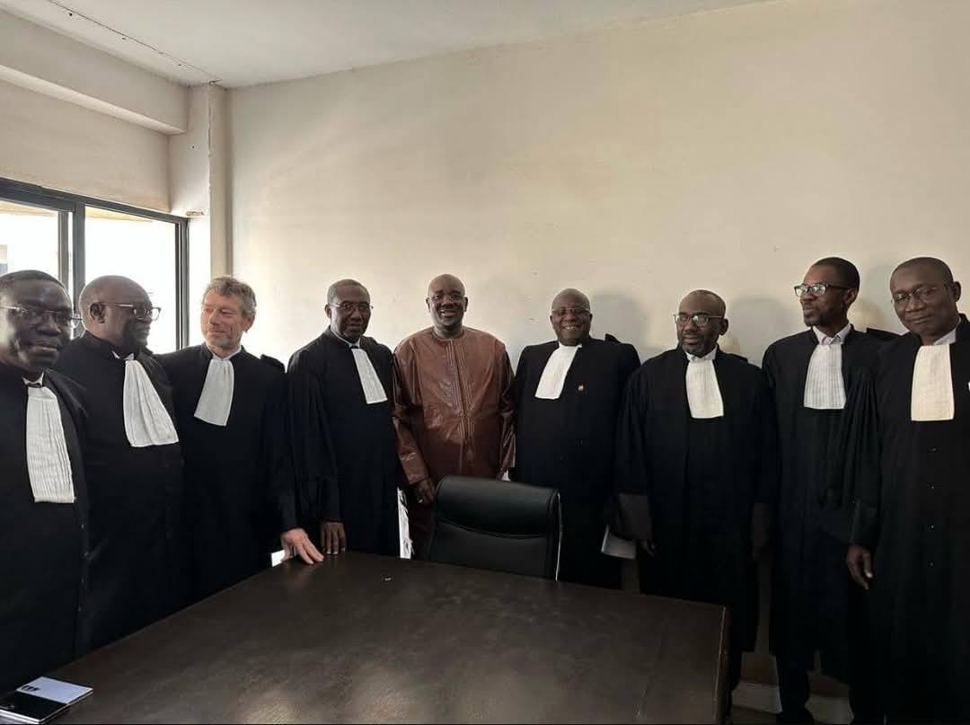 Les cinq (05) partisans de Farba Ngom arrêtés devant le Pool judiciaire financier, relaxés par le juge