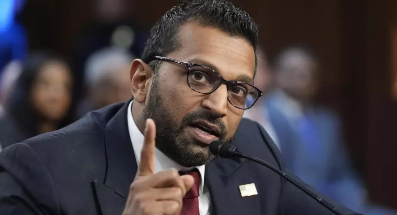 États-Unis: Kash Patel, un fidèle de Trump, confirmé de justesse à la tête du FBI par le Sénat