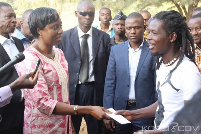 Burkina Faso: Le gouvernement indemnise les blessés et les veuves de l'insurrection populaire et du putsch manqué