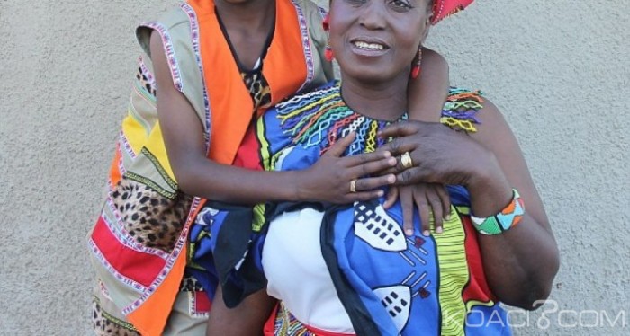 Afrique du Sud: Deux lesbiennes se marient dans la pure tradition