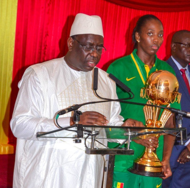 Récompense après le sacre continental: le président Sall offre 20 maisons aux «Lionnes»