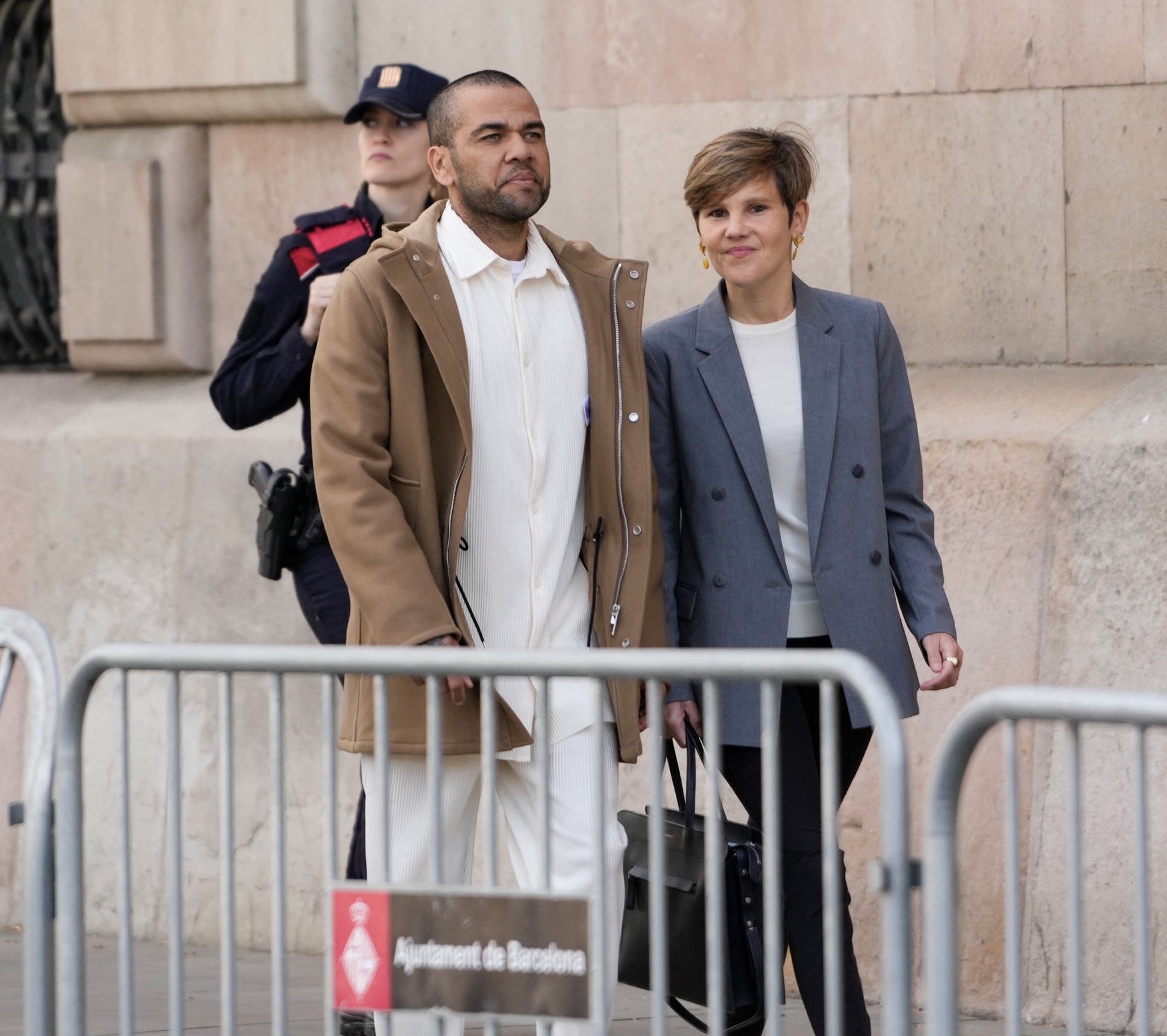 La condamnation pour viol de l'ex-star du Barça Dani Alves annulée en appel