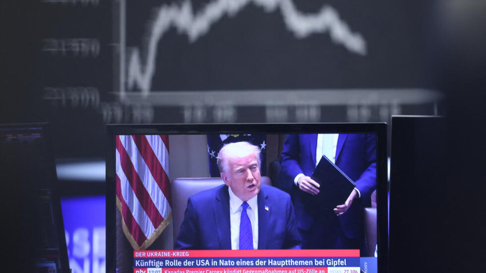 Droits de douane: vent de panique sur les marchés mondiaux face à l'inflexibilité de Trump