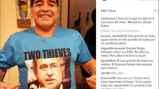 Maradona arbore un tee-shirt traitant Platini et Blatter de "voleurs"