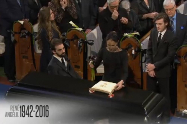 L’émotion de Céline Dion: les funérailles dignes et chantées de René Angélil