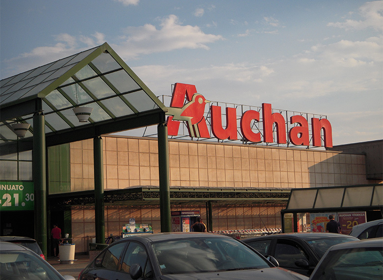 Auchan va fermer 25 supermarchés et supprimer plus de 700 postes en Espagne