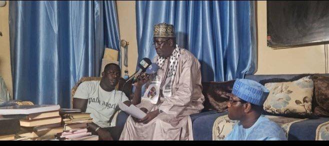 Dialogue national : Le facilitateur général présente les TDR à Cheikh Mouhamadoul Mahi Ibrahim Niass et sollicite l'avis des guides religieux
