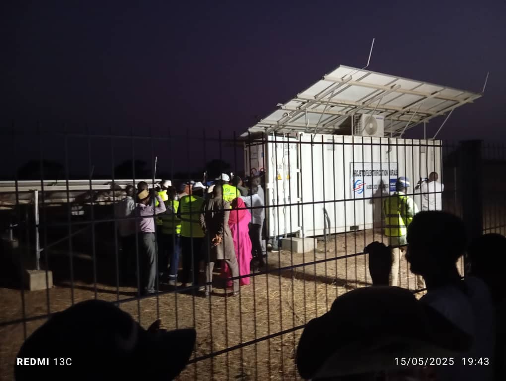 Accès à l’électricité dans les zones rurales de Kolda : Le ministre Birame Souleye Diop éclaire les communes de Dabo et Mampatim