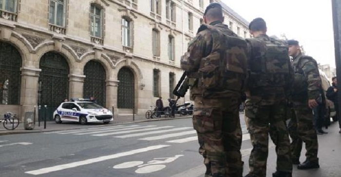 Paris : six lycées menacés d'attentat, des alertes similaires au Royaume-Uni