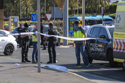 Attaque au couteau contre un taxi en Espagne : un Gambien abattu par la police à l'aéroport des Canaries