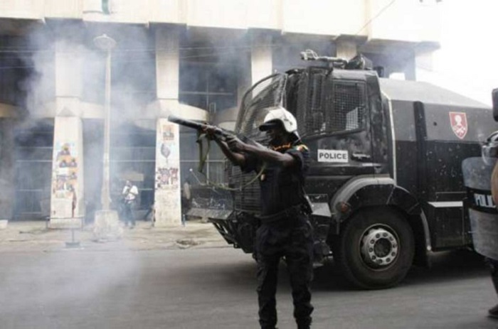 Dernière minute : Khalifa Sall et Cie font face aux lacrymogènes à la Place de l'Indépendance