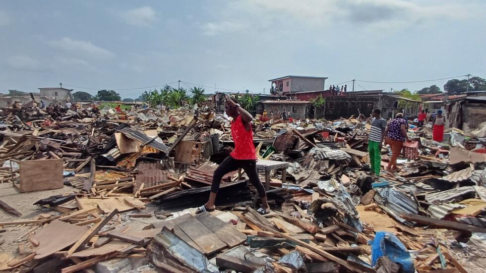 Au Gabon, l'affaire des déguerpissements prend une tournure politique