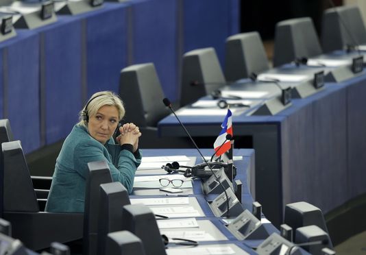 Affaire des assistants du FN au Parlement européen: le siège du parti perquisitionné