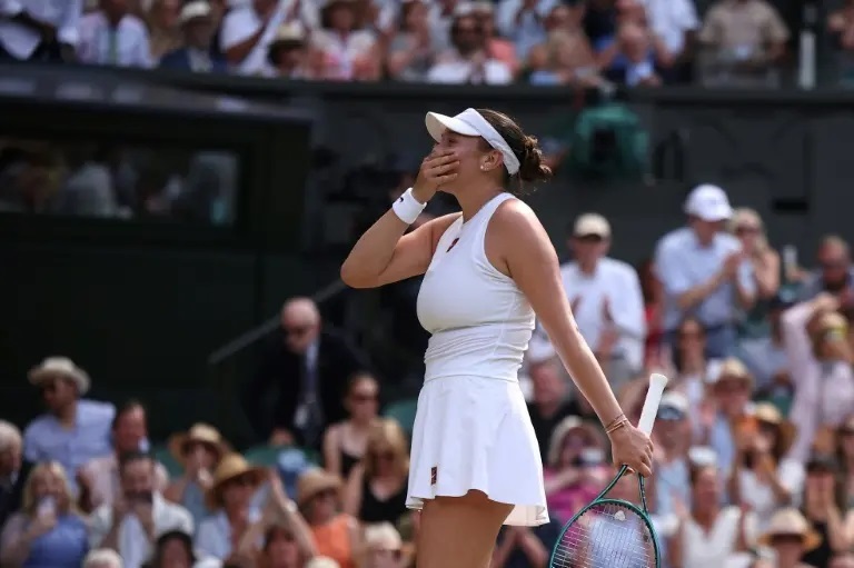 Wimbledon : l'Américaine Amanda Anisimova surprend la N.1 mondiale Aryna Sabalenka en demi-finales
