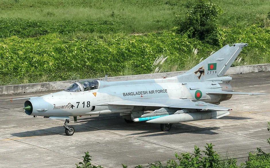 Bangladesh: un avion de l'armée s'écrase sur une école de Dacca, au moins 16 morts