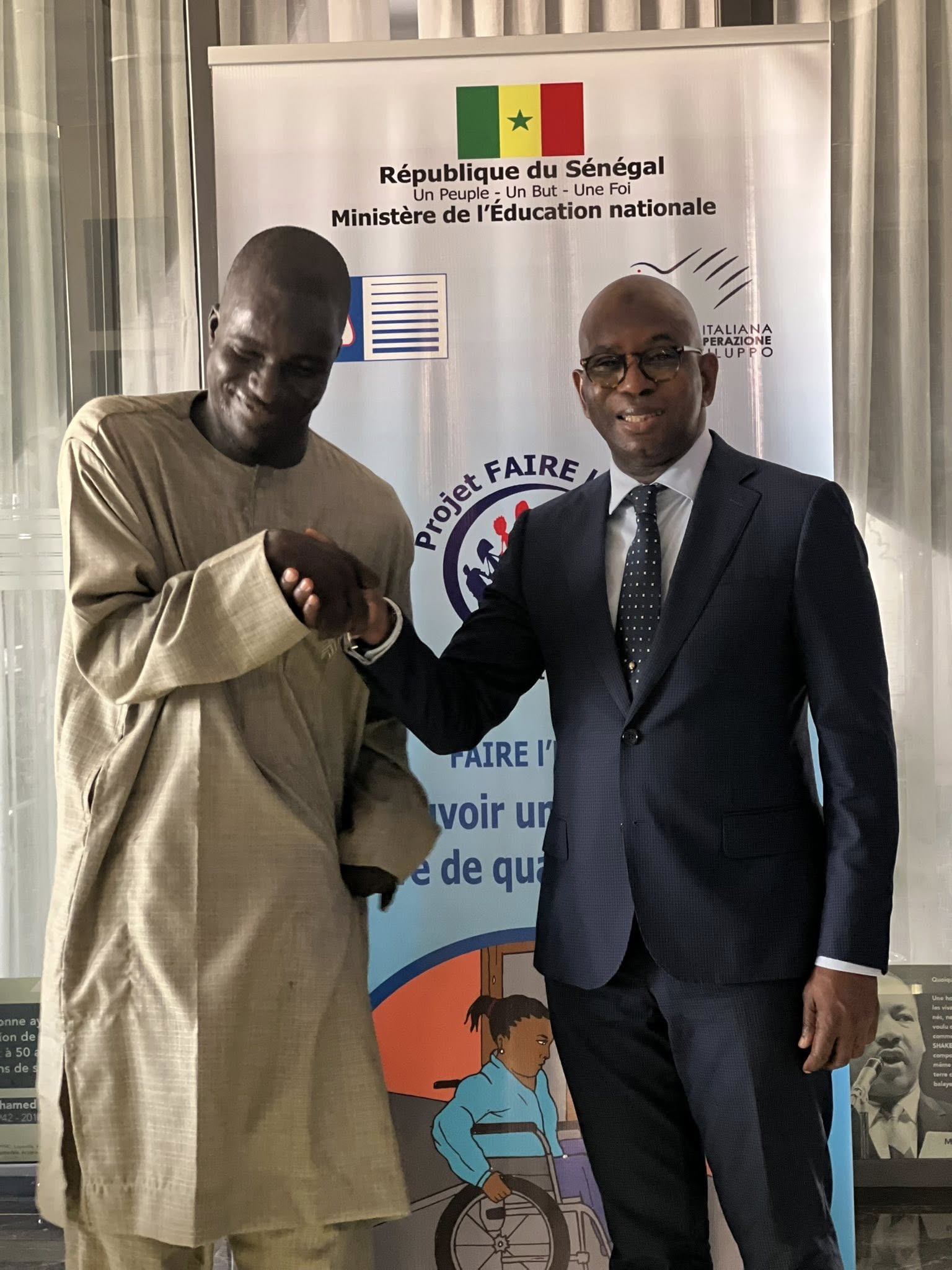 Sénégal : Moustapha Guirassy a reçu Pape Natango Mbaye, l’élève qui a décroché son bac en écrivant avec ses pieds