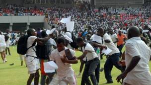 La bousculade la plus grave s'est produite au stade national d'Abuja dans la capitale du pays.