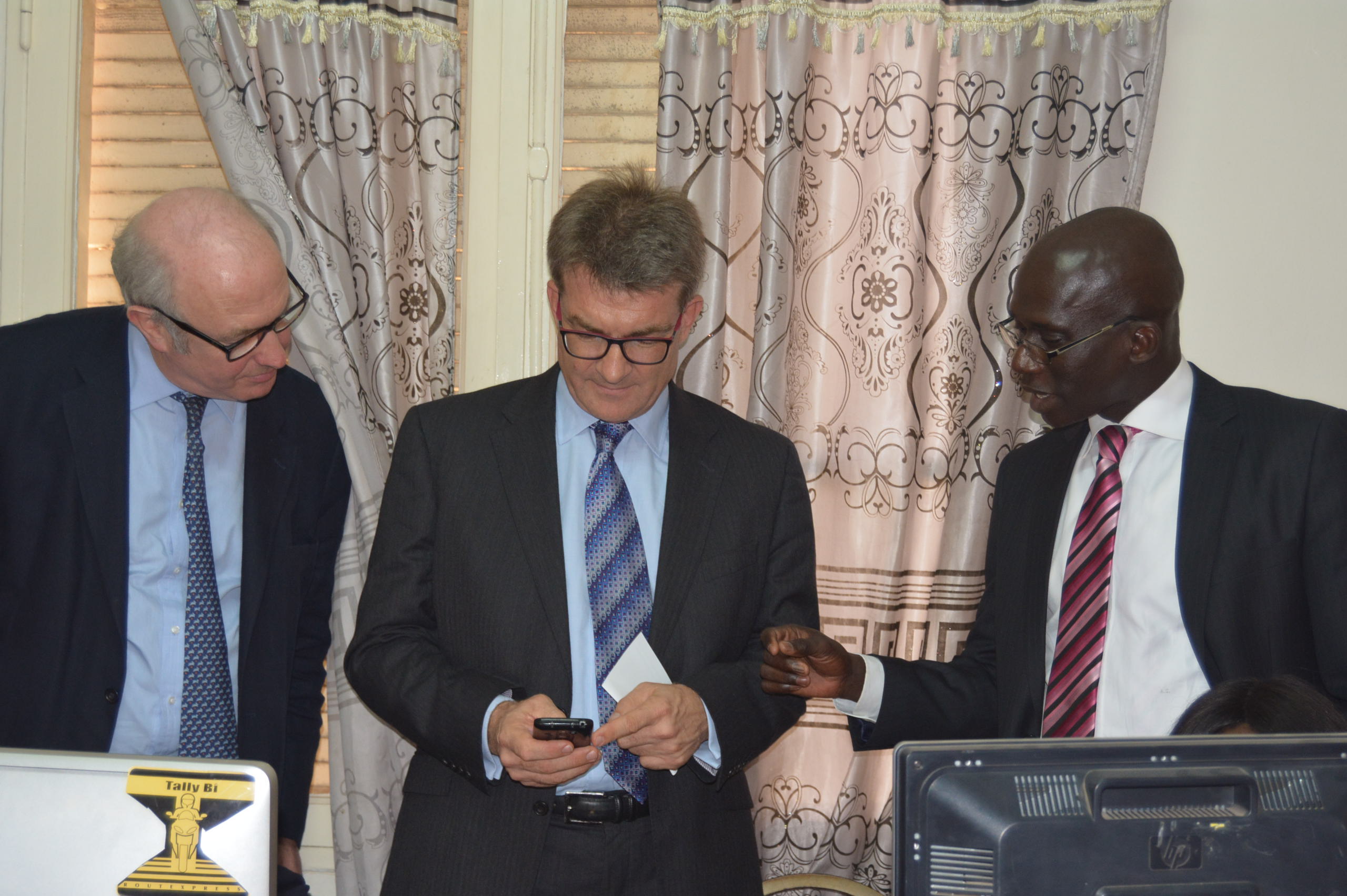 Mes Miles Warner et David Nisbet de Cairn rendent visite à Pressafrik.com