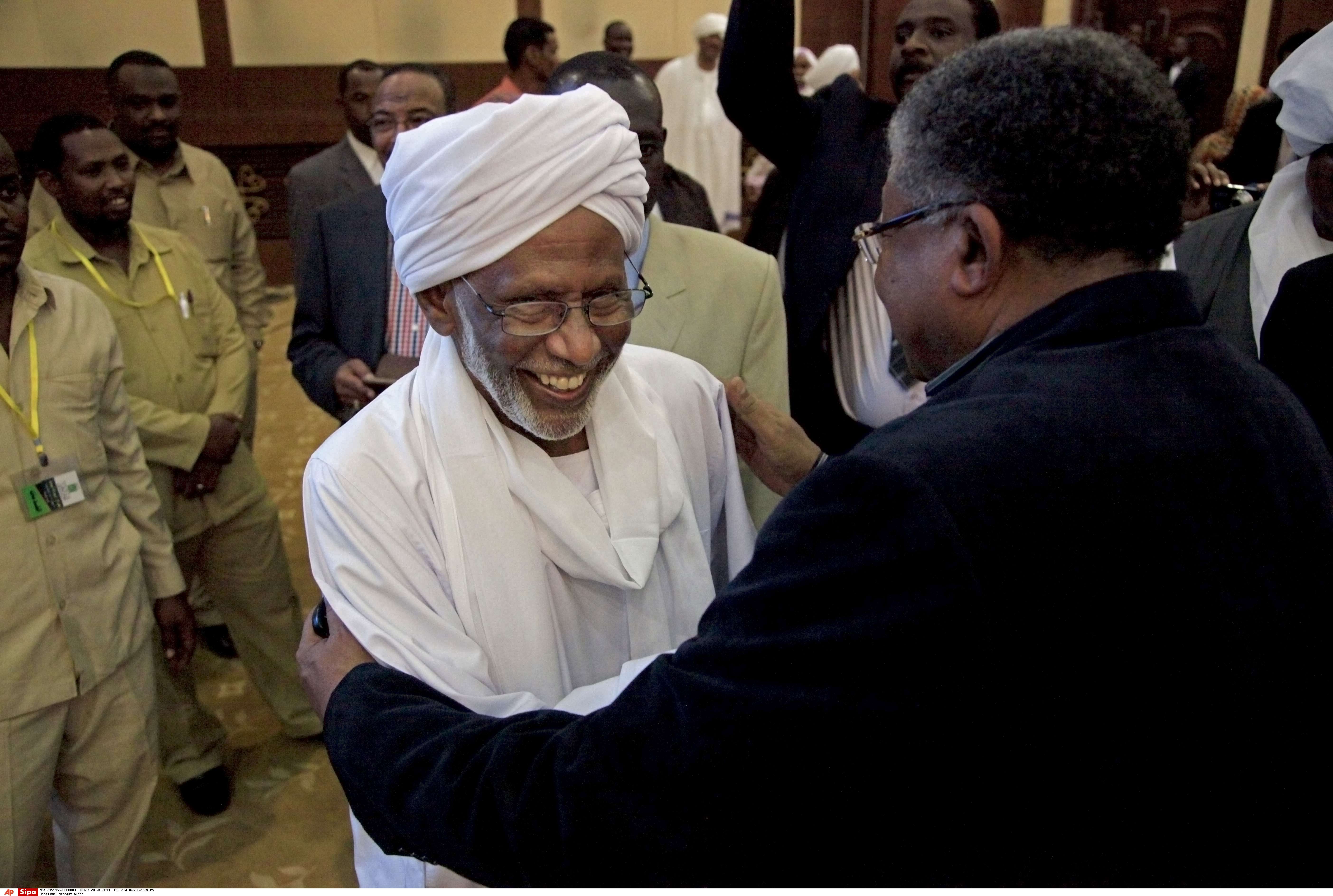 Soudan : des milliers de personnes aux funérailles du leader islamiste al-Tourabi à Khartoum