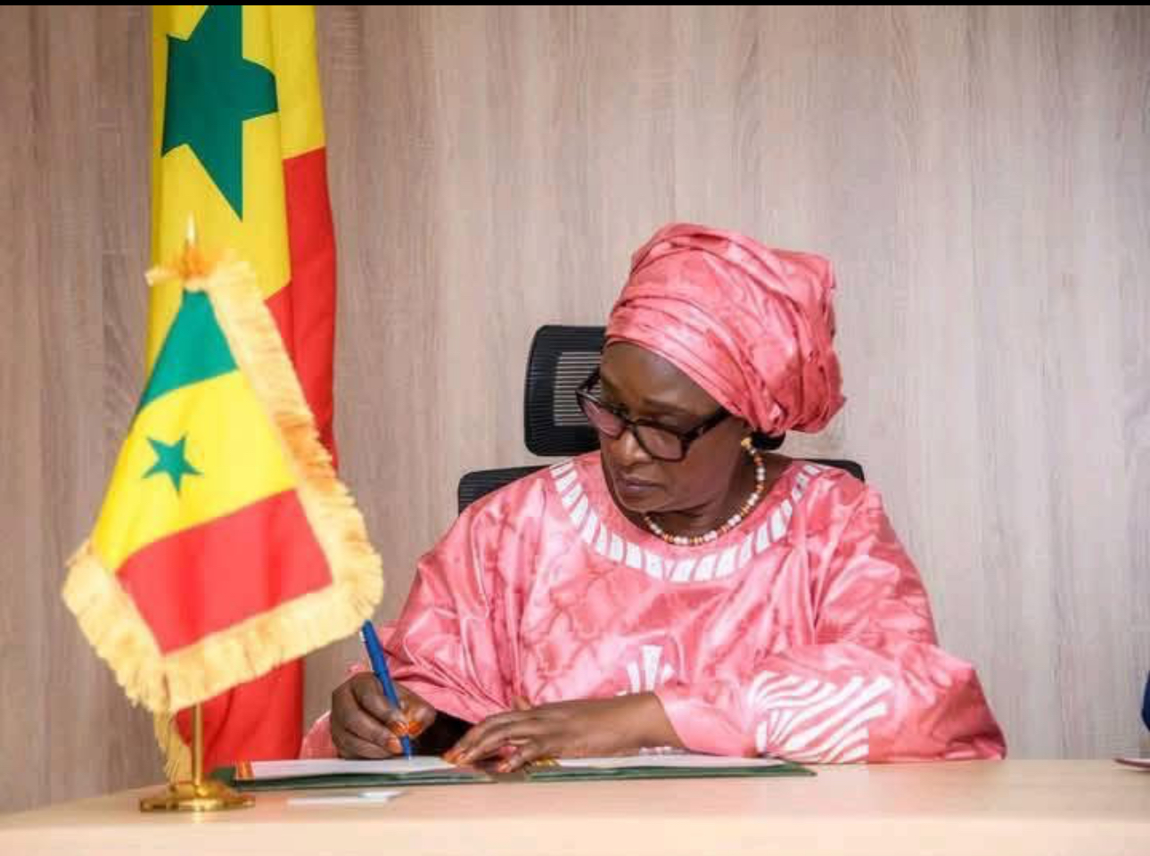 Yassine Fall prend les commandes de la Justice et promet « une loyauté totale » au peuple