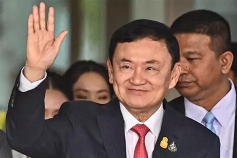 Thaïlande: l'ex-Premier ministre Thaksin Shinawatra incarcéré après un arrêt de la Cour suprême