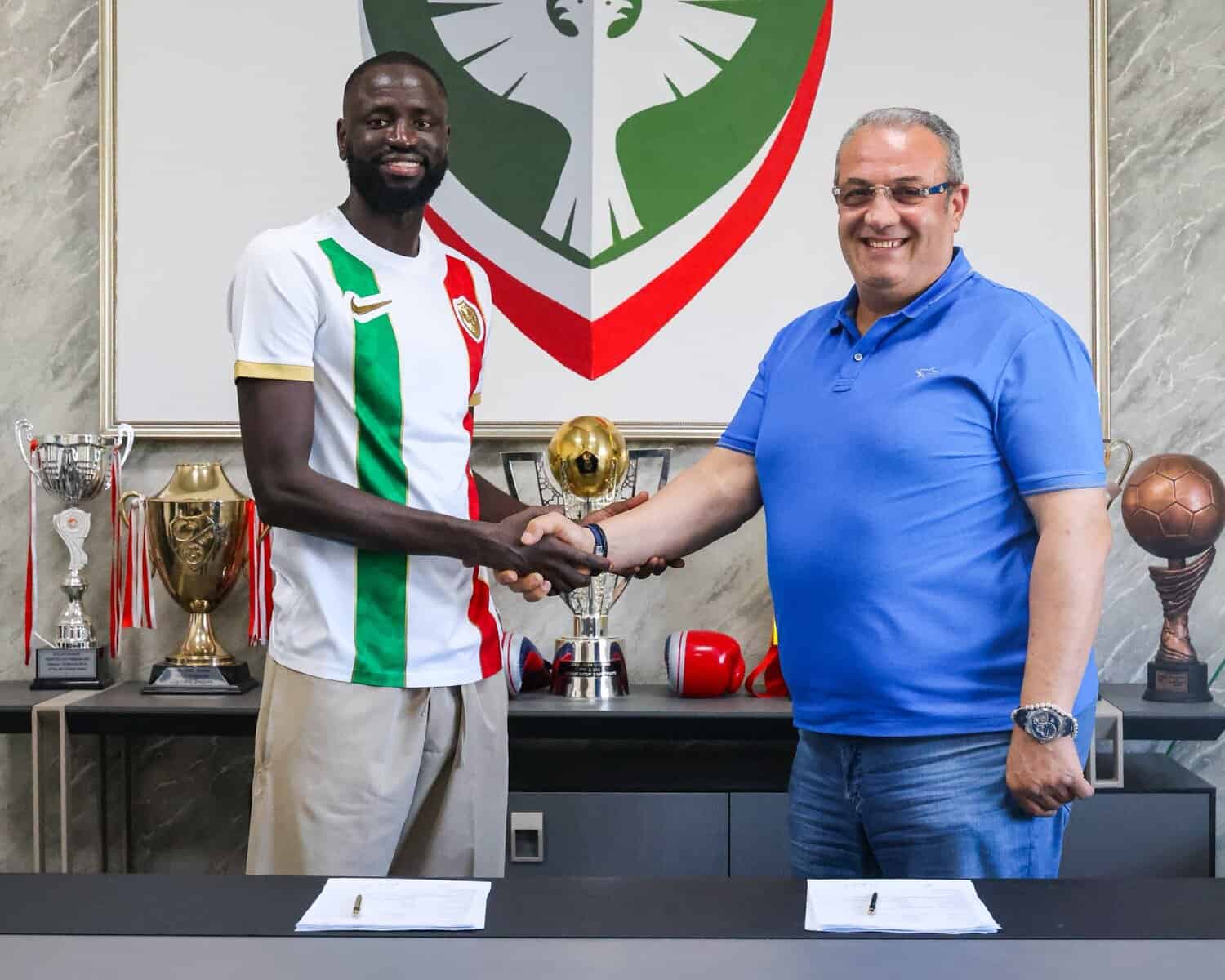 Cheikhou Kouyaté relance sa carrière avec un club de D2 en Turquie !