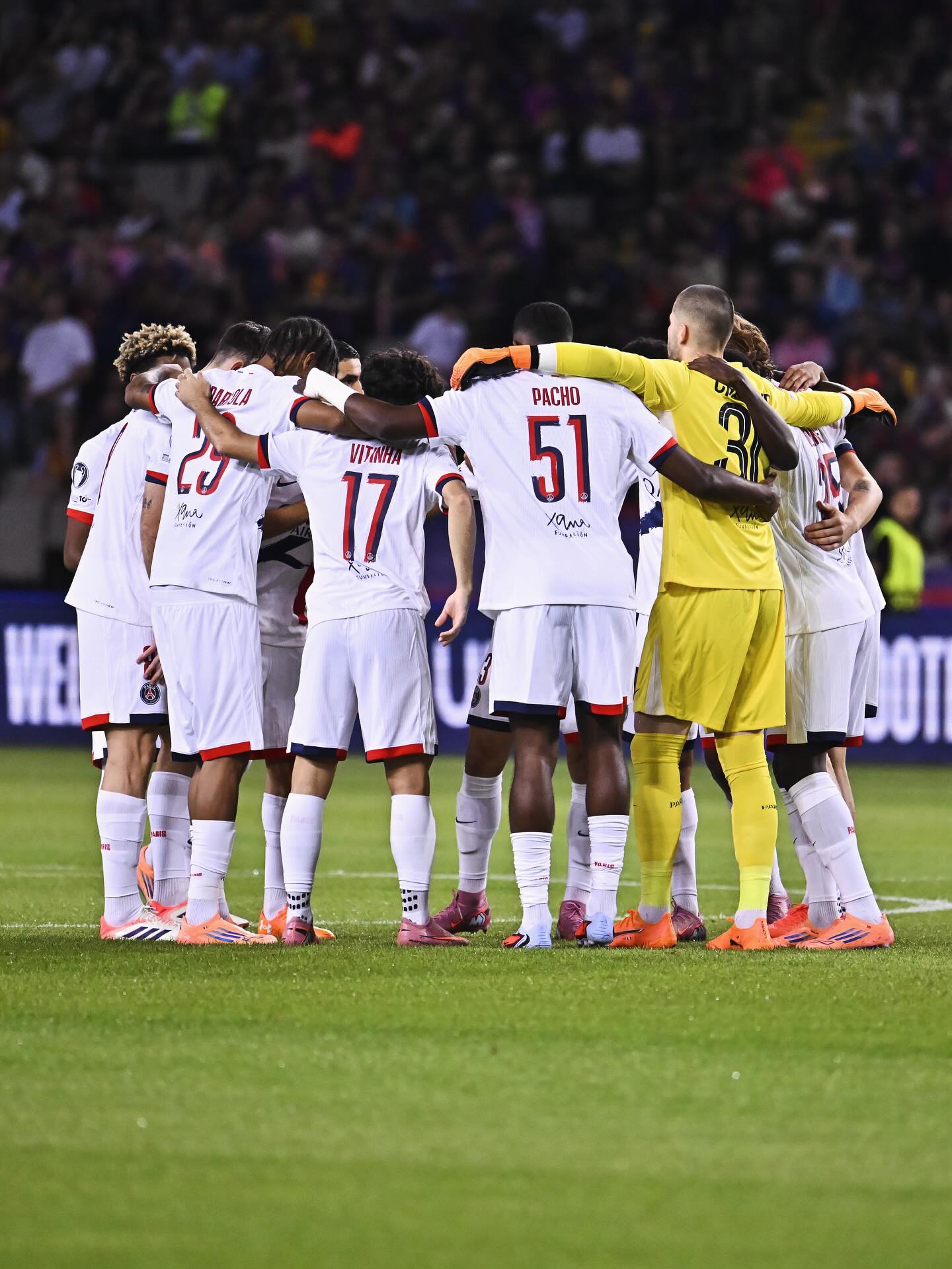 Ligue des champions : le PSG, privé de plusieurs titulaires, s’impose face au FC Barcelone