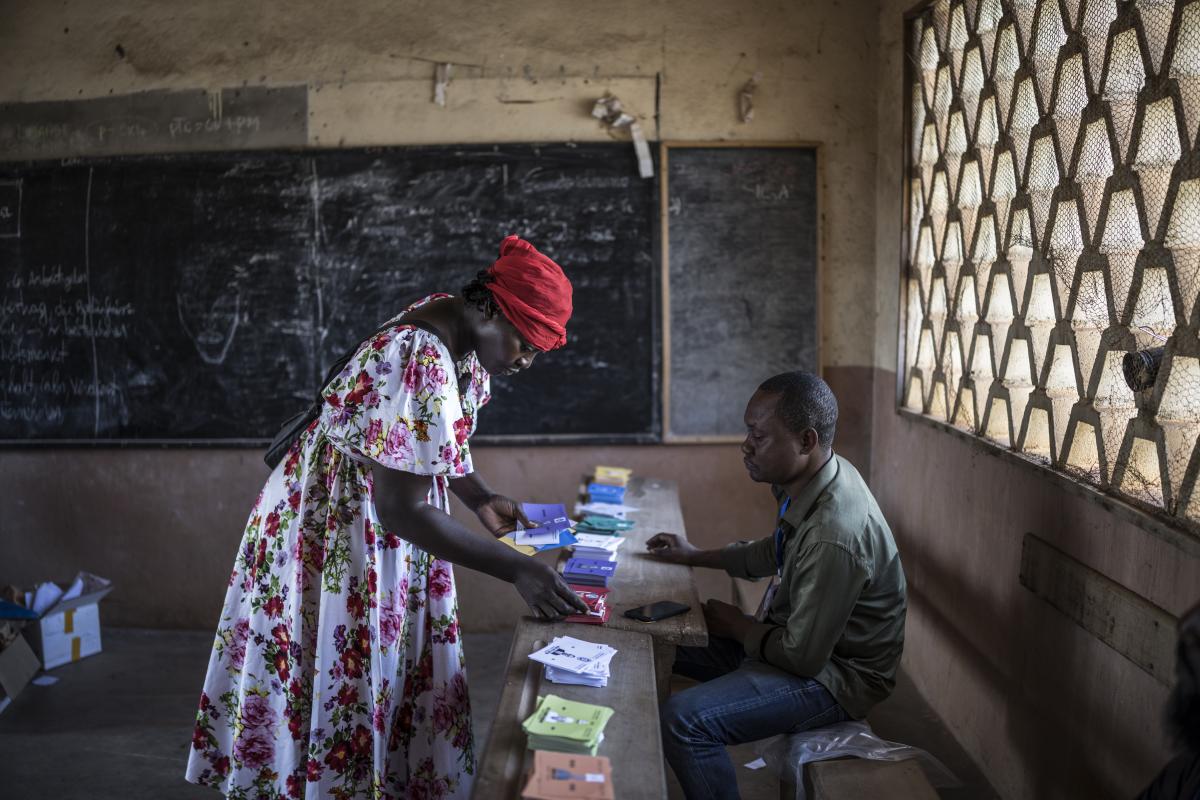 Présidentielle au Cameroun : dépouillement des votes en cours, les résultats publiés d'ici le 26 octobre