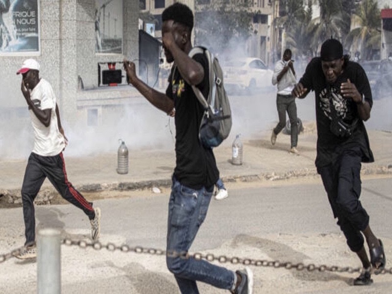 Tivaouane : les étudiants de la commune ont assiégé la mairie et cassé des vitres pour exiger des subventions