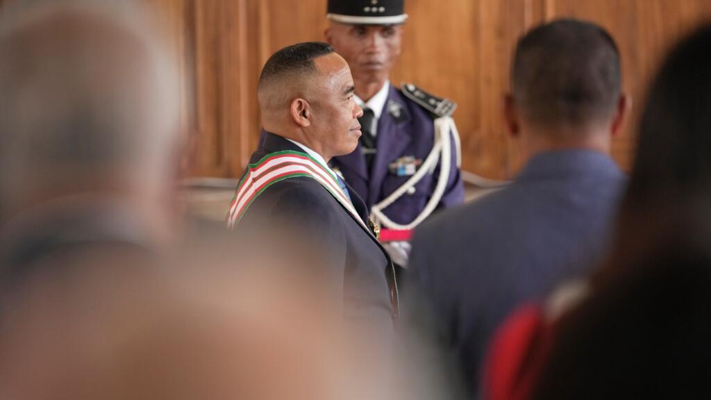 Le colonel Michael Randrianirina a été investi « président de la refondation » de la République de Madagascar, ce vendredi 17 octobre à Antananarivo. L'événement intervient trois jours après la destitution du chef de l’État, Andry Rajoelina, par l’As