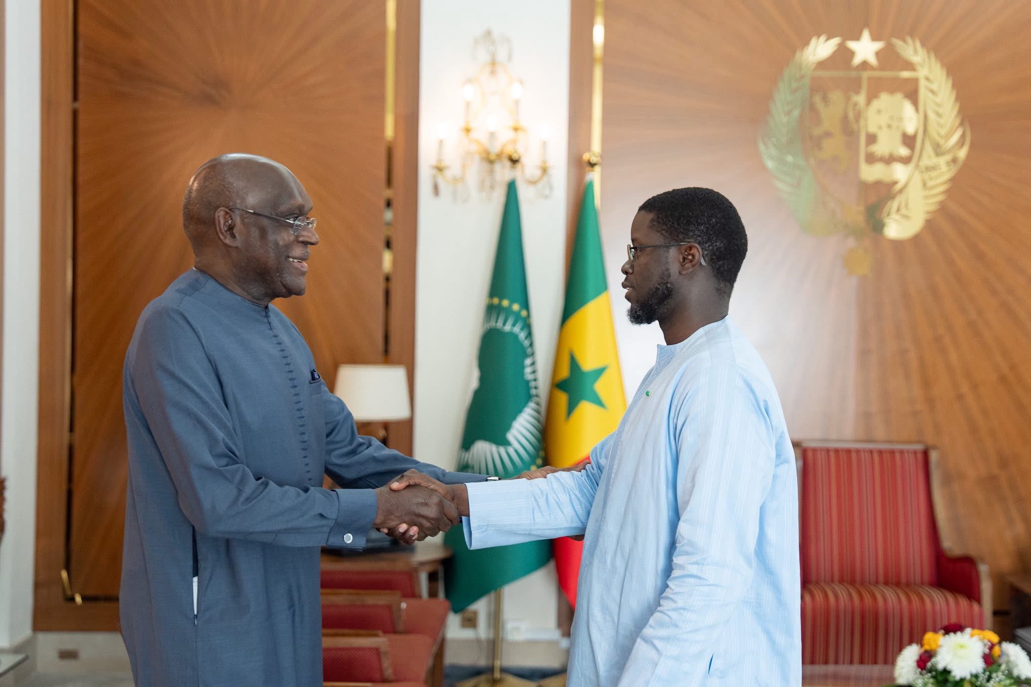 Bassirou Diomaye Faye reçoit le Directeur de la Fondation Amadou Mahtar Mbow