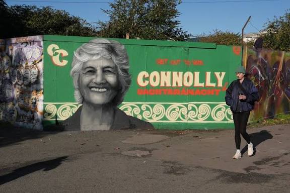 Présidentielle en Irlande: Catherine Connolly donnée gagnante, sa rivale reconnait sa défaite