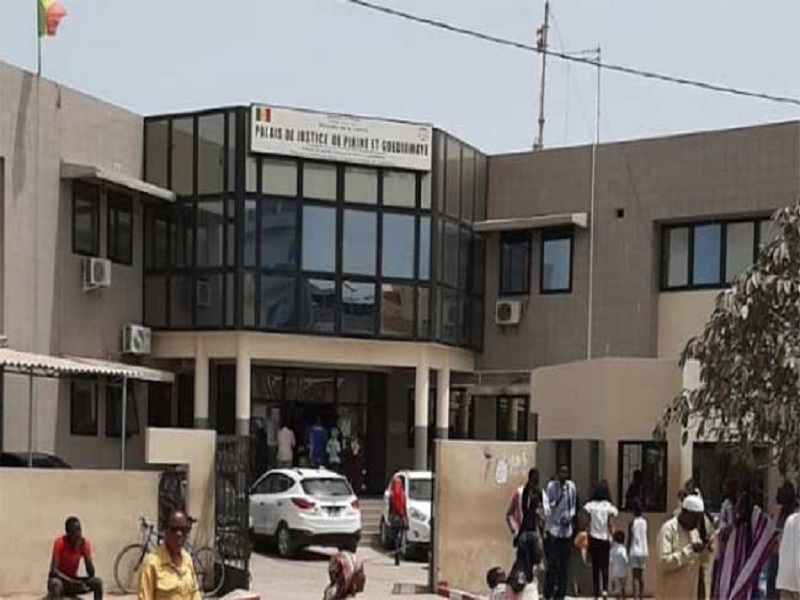 Vol à Guédiawaye : un réparateur de téléphones et ses présumés complices accusés d’un détournement de 42 millions FCFA