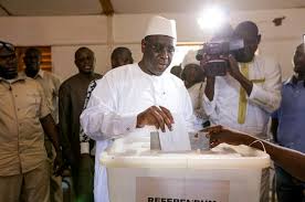 Macky pèse le référendum: mise en place d'une commission chargée de l’évaluation exhaustive