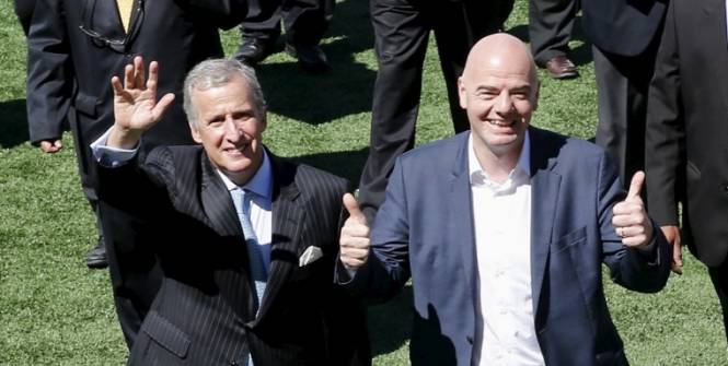 Juan Pedro Damiani, ici aux côtés de Gianni Infantino (Reuters)