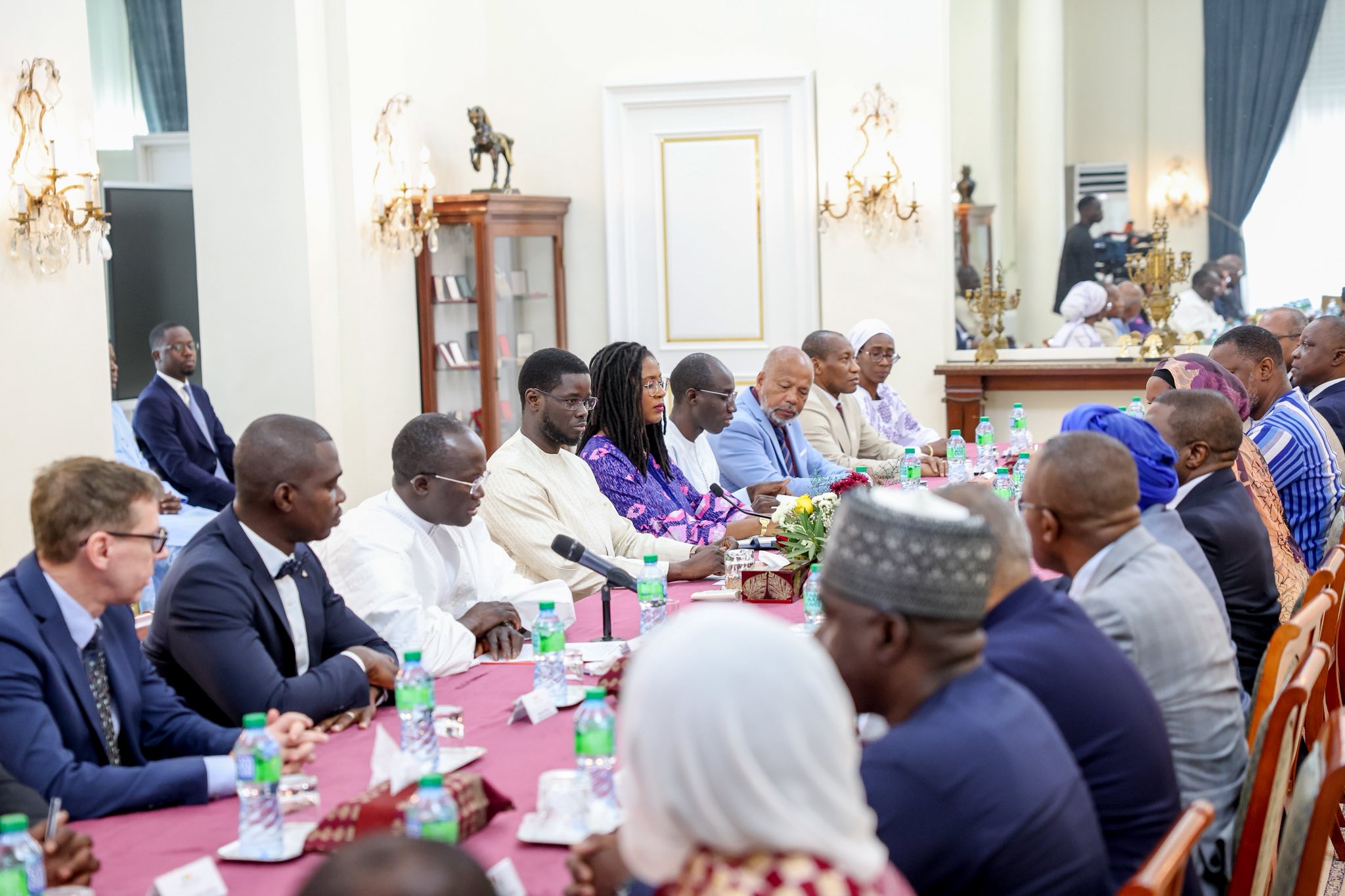 Le Président Diomaye Faye a reçu en audience la ministre malienne des Infrastructures et le Comité de l’ASECNA