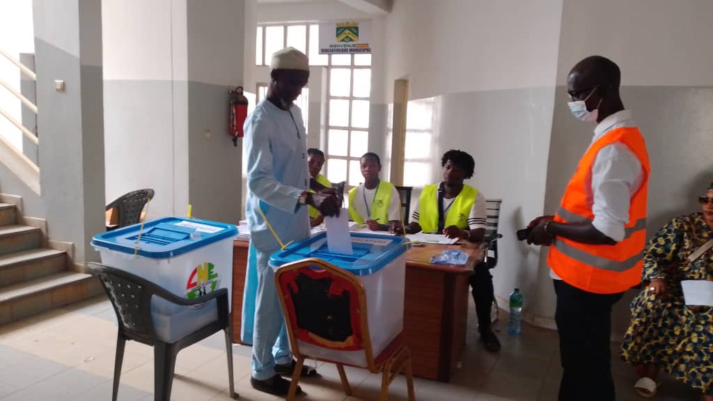 Élections générales en Guinée-Bissau  : forte affluence à la mairie de Kolda où 1300 électeurs sont inscrits