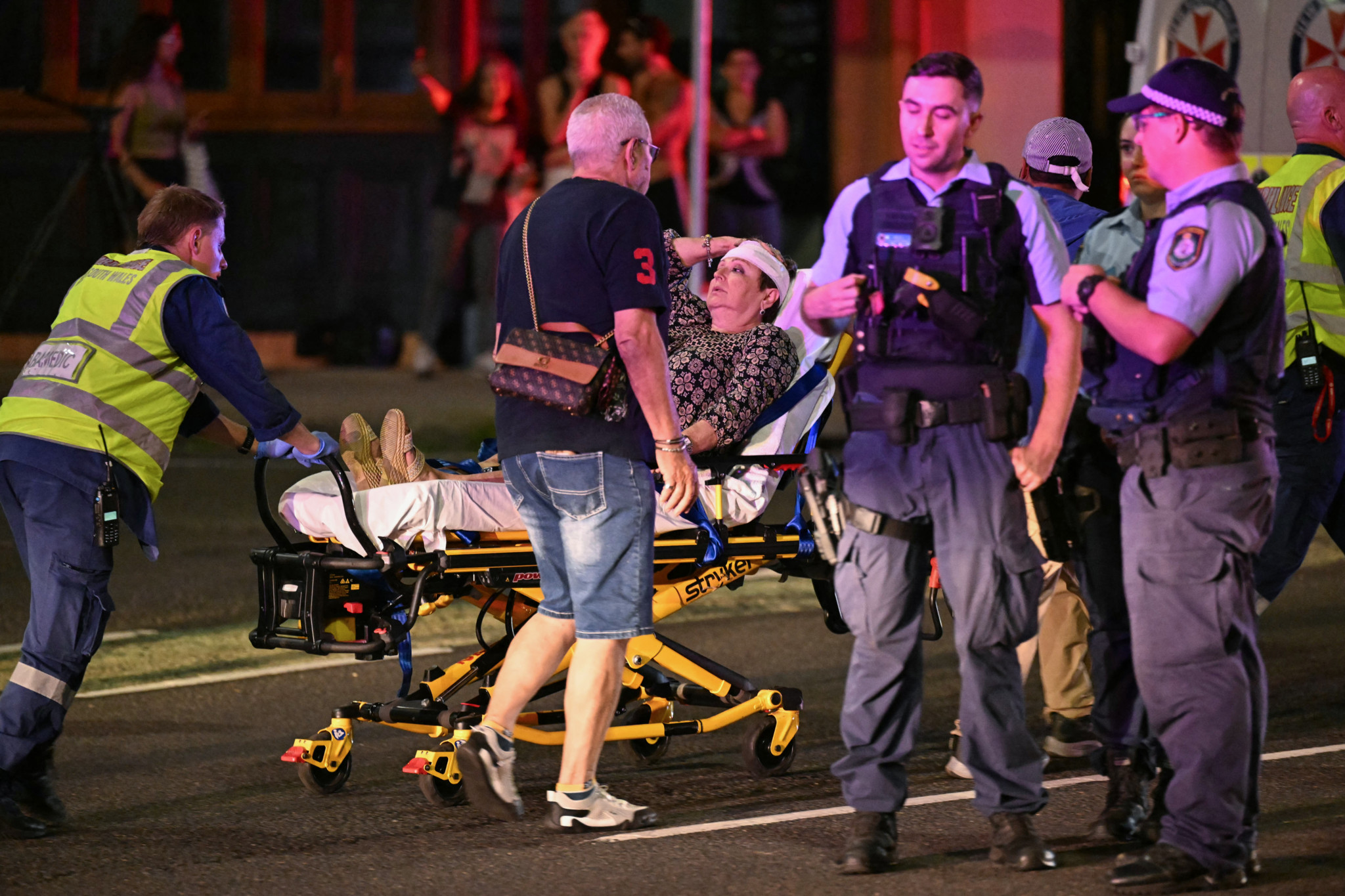 «Acte terroriste»: 11 morts dans une fusillade sur la plage de Bondi, en Australie, la communauté juive ciblée