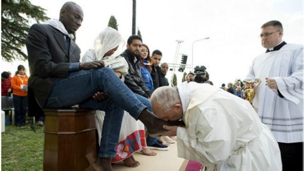 Le pape ramène de Lesbos 12 migrants