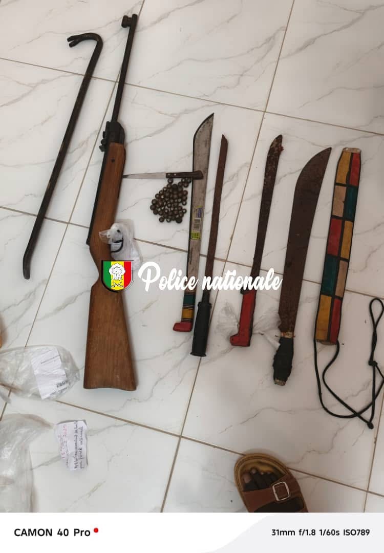 Mbacké : cinq (5) individus interpellés pour vol en réunion et détention d’armes