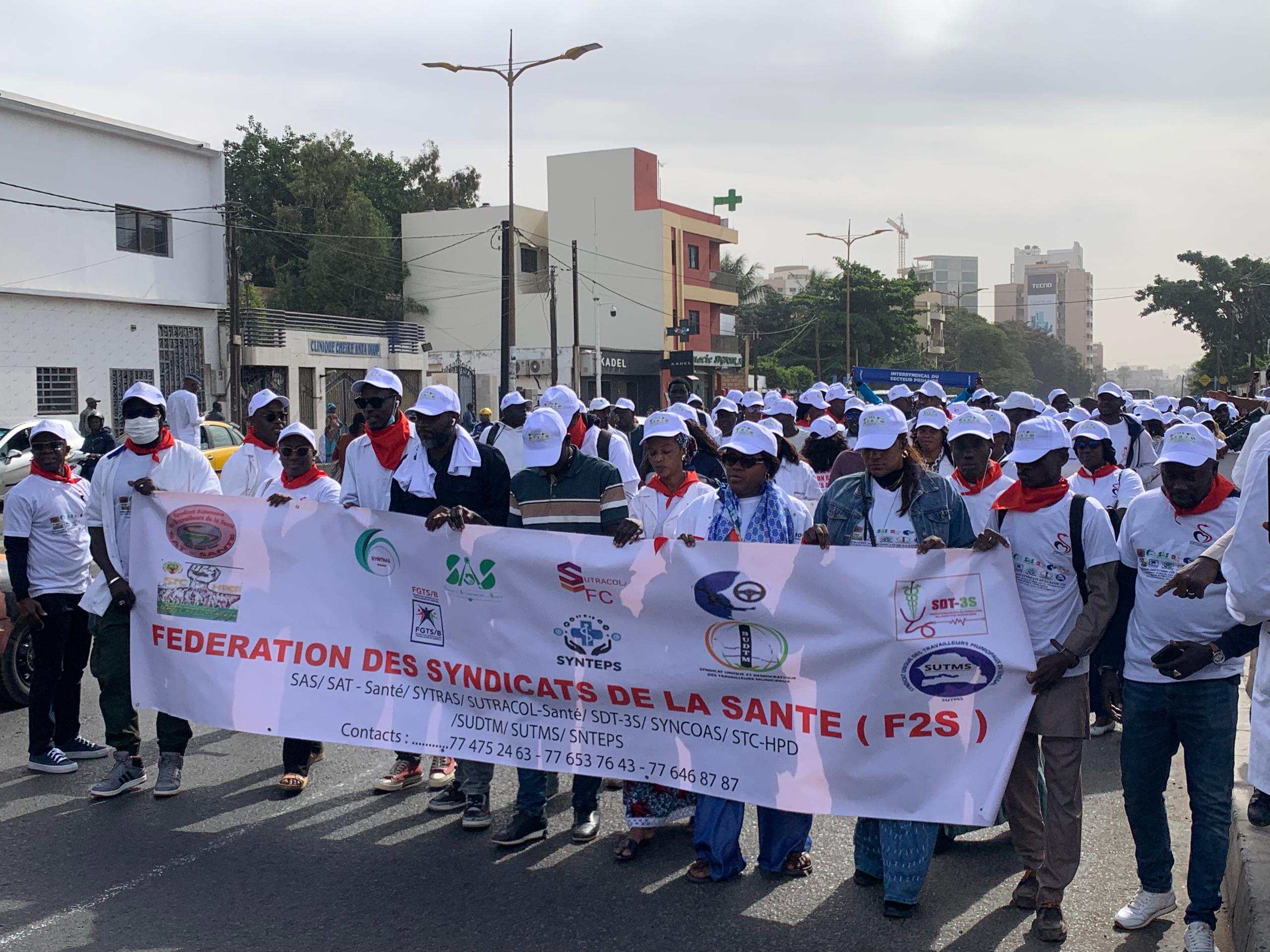 Santé : les syndicats marchent pour dénoncer le non-respect des accords et annoncent une grève de 48 heures
