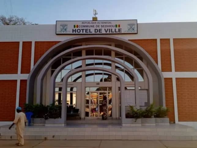 Crise à la mairie de Sédhiou : le 4ᵉ adjoint claque la porte, une médiation engagée