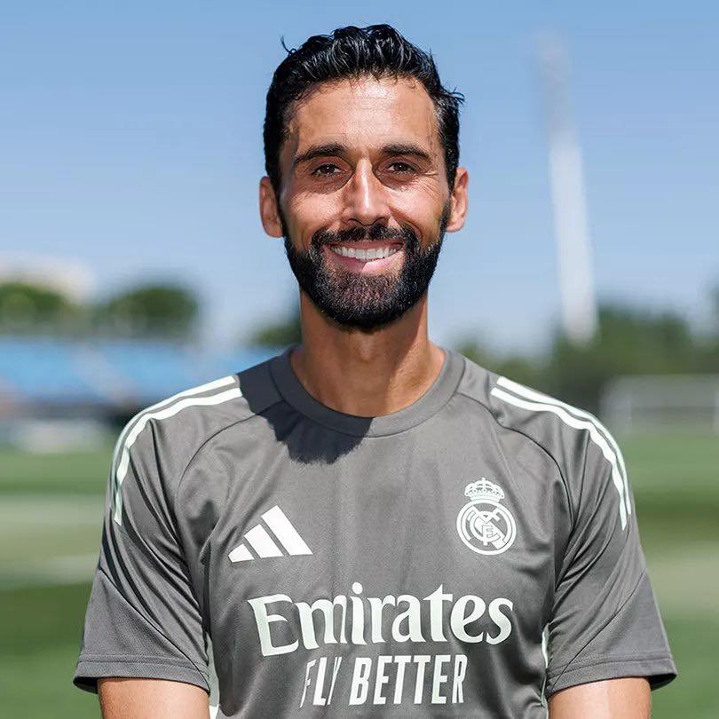 Foot : Arbeloa remplace Xabi Alonso sur le banc du Real Madrid