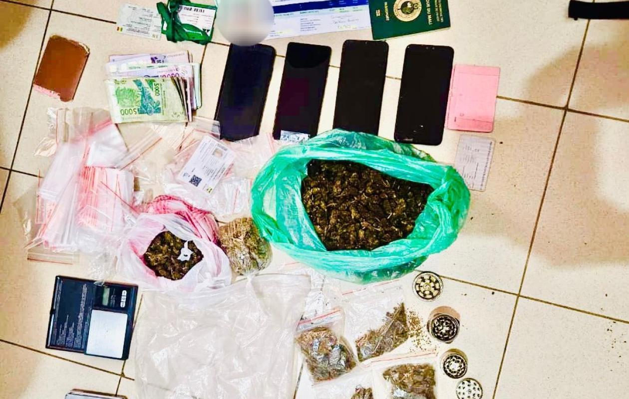 ​Trafic international : l’Ocrtis démantèle une filière de drogue entre Paris et Dakar, un quinquagénaire arrêté