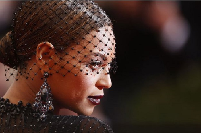 Beyoncé lance un film-album et parle de l'infidélité de Jay Z