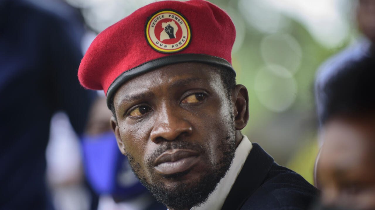 Bobi Wine: «Je suis en fuite», l’opposant ougandais conteste l’élection et appelle à la désobéissance civile