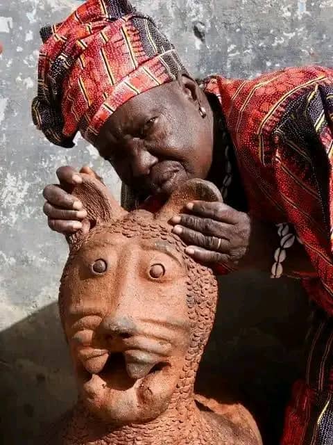 Sénégal : l’artiste sculptrice Séni Awa Camara décède ce dimanche à l’âge de 81 ans (Gouvernement)