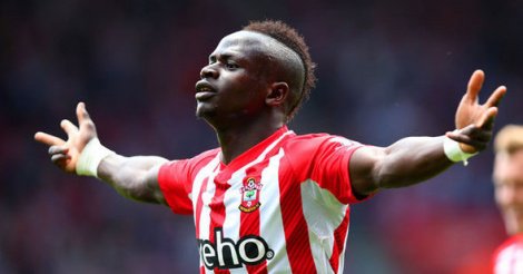 Man United prêt à un échange Depay contre Sadio Mané ?