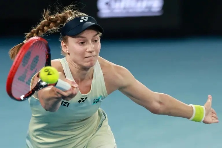 Tennis : Elena Rybakina remporte l'Open d'Australie, son 2e titre du Grand Chelem