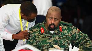 Ouganda: des propos du chef de l'armée et fils du président Museveni suscitent un tollé à Washington
